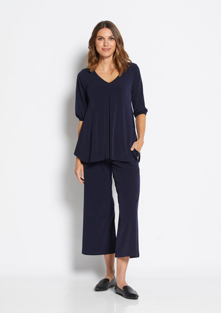 Lundie Jersey Women's 7/8 culotte pants in navy.