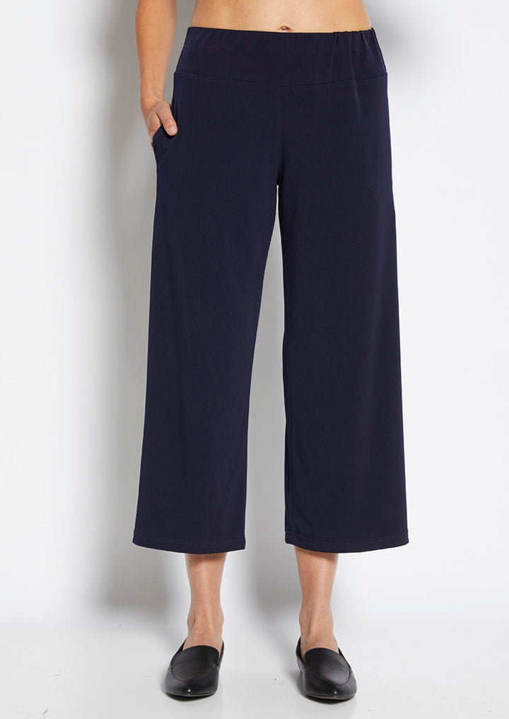 Lundie Jersey Women's 7/8 culotte pants in navy.