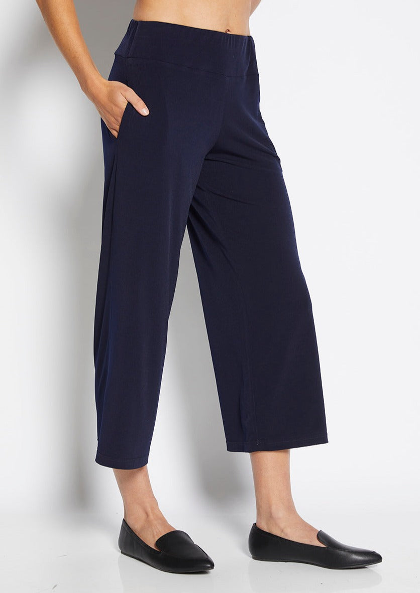 Lundie Jersey Women's 7/8 culotte pants in navy.