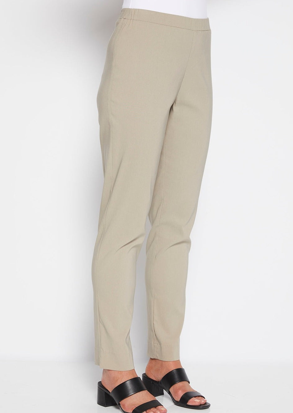 Narrow Miracle Bengaline Women's full-length slim-cut pants in raffia.