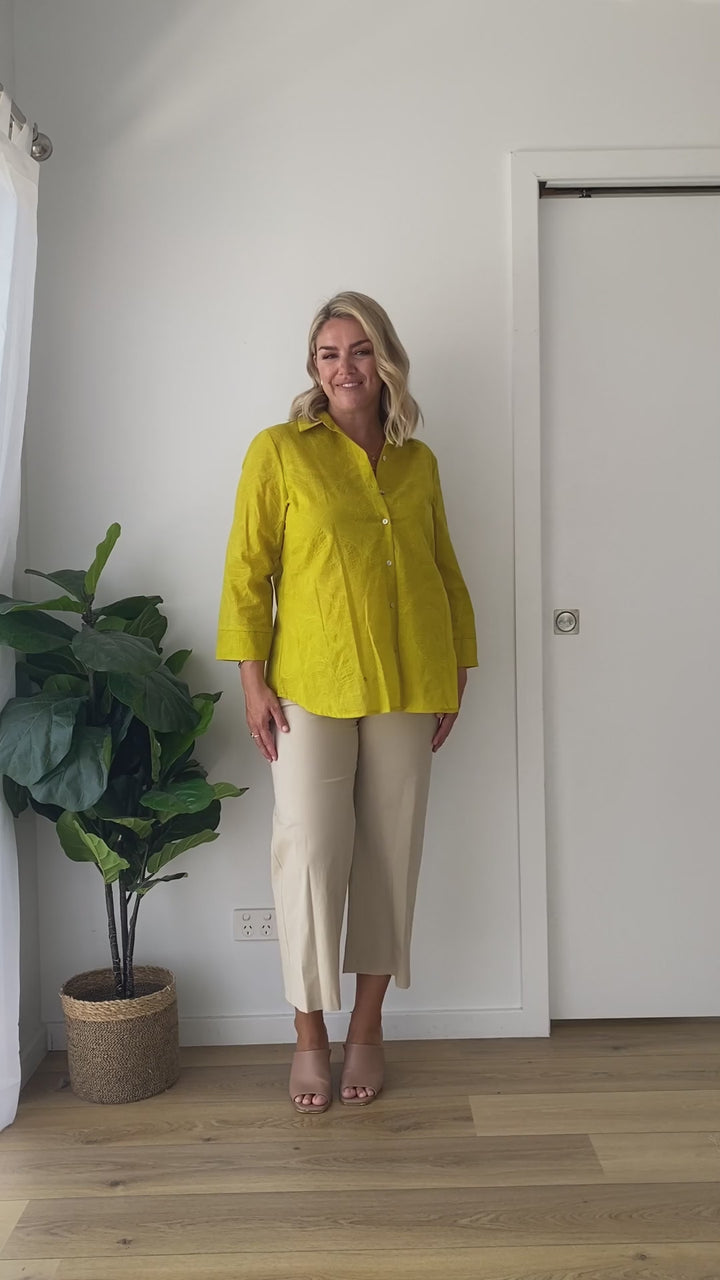 Video of model wearing the Adora beige bengaline three-quarter pants with a citrus coloured shirt